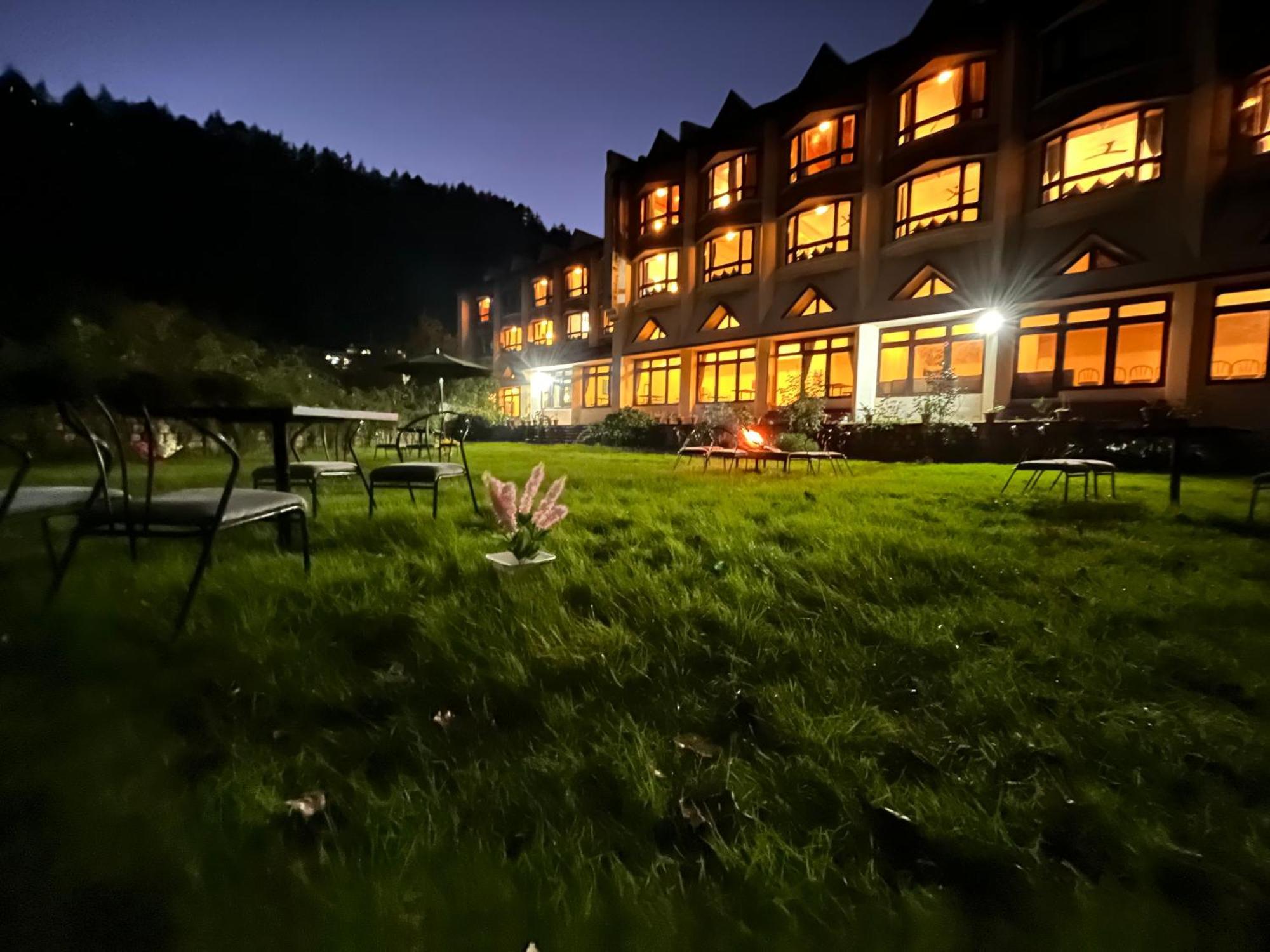 Sagar Resort !! Mountain View ! Luxury Stay ! Family Resort ! Private Parking ! Near Mall Road มะนาลี ภายนอก รูปภาพ
